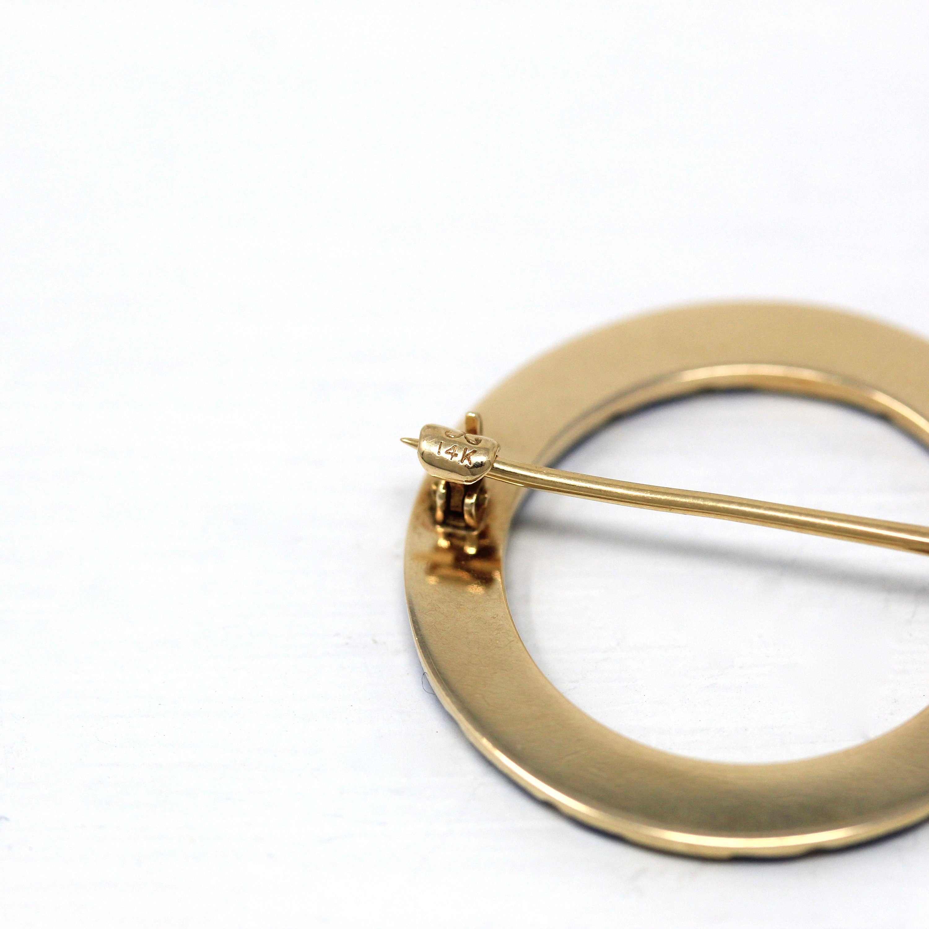 14k deals gold circle brooch