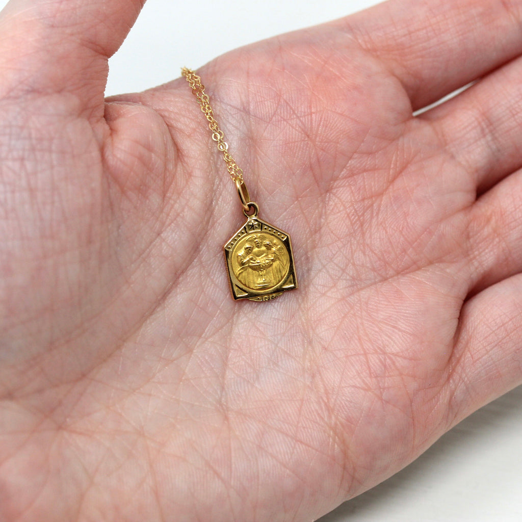 Ricordo Del Battesimo Charm - Retro 18k Yellow Gold Religious Medal Pendant Necklace - Vintage Circa 1970s Baptism Memory Gift Fine Jewelry