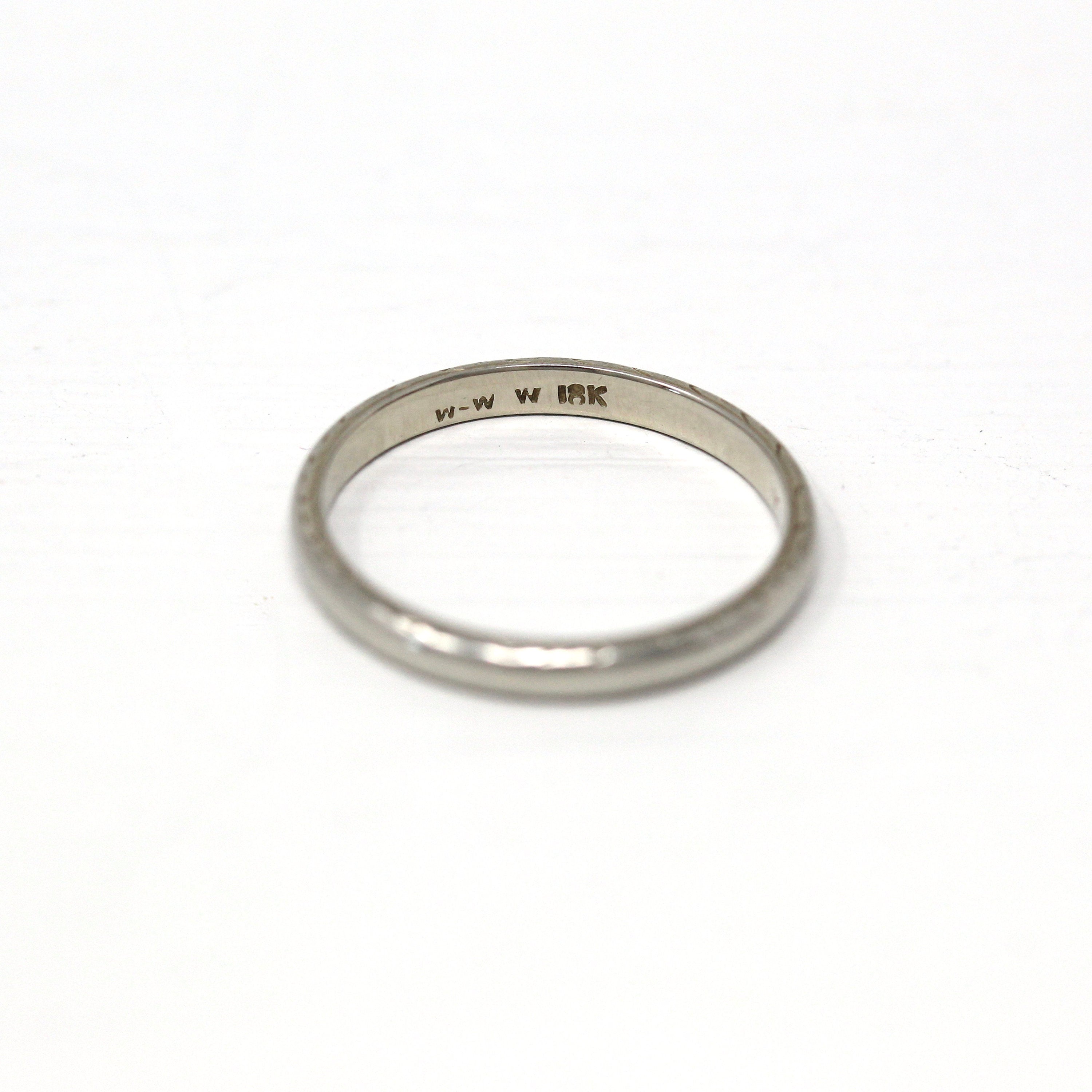 Antique Wedding Band - Art Deco 18k White Gold Engraved Designs Ring - Vintage Circa 1920s Era Size 5 1/2 Unisex Style Fine Wedding Jewelry