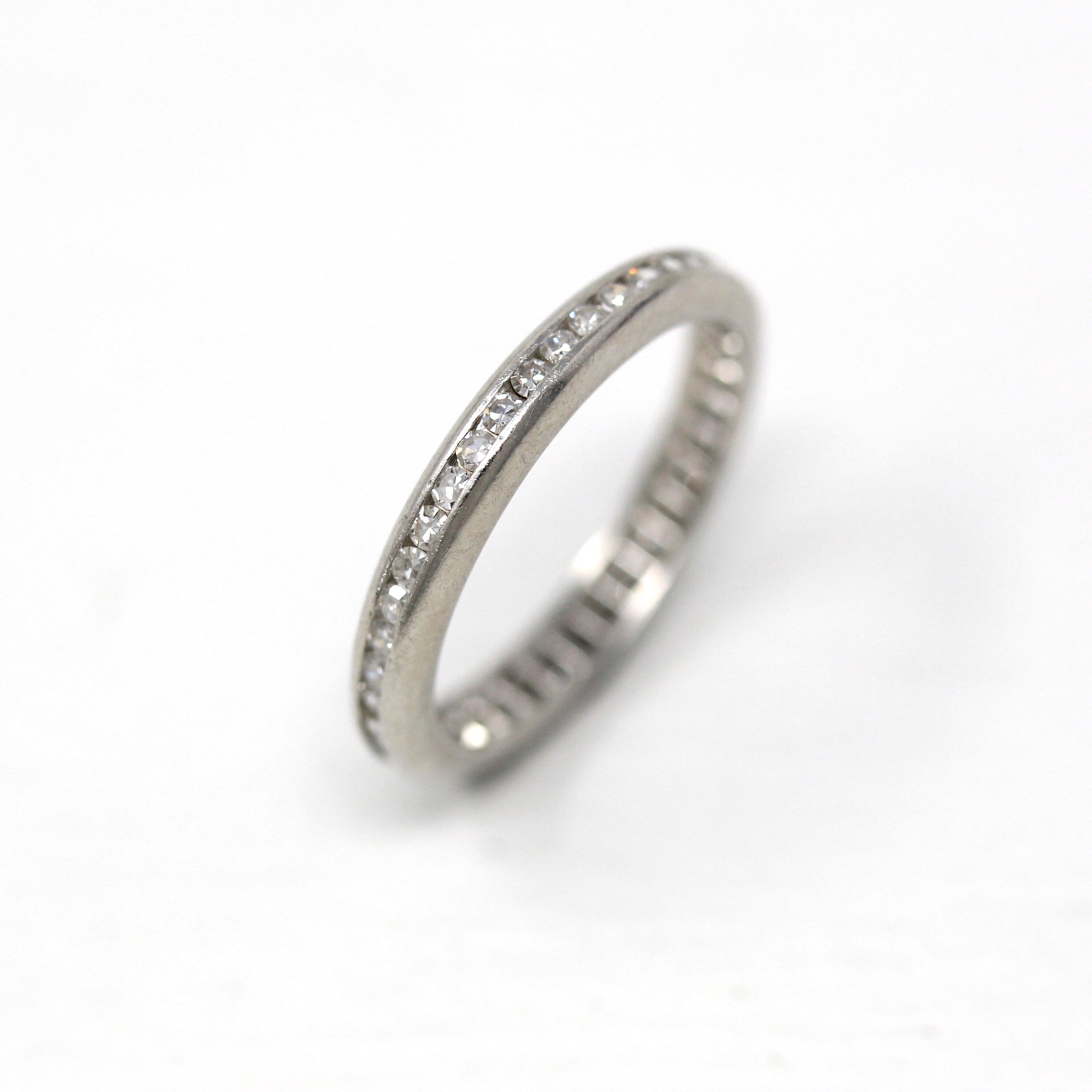 Diamant Ewigkeitsband Art Deco Ring aus Platin mit 0 39 Karat echten Edelsteinen Antik circa 1920er Jahre GroBe 4 3 4 feiner