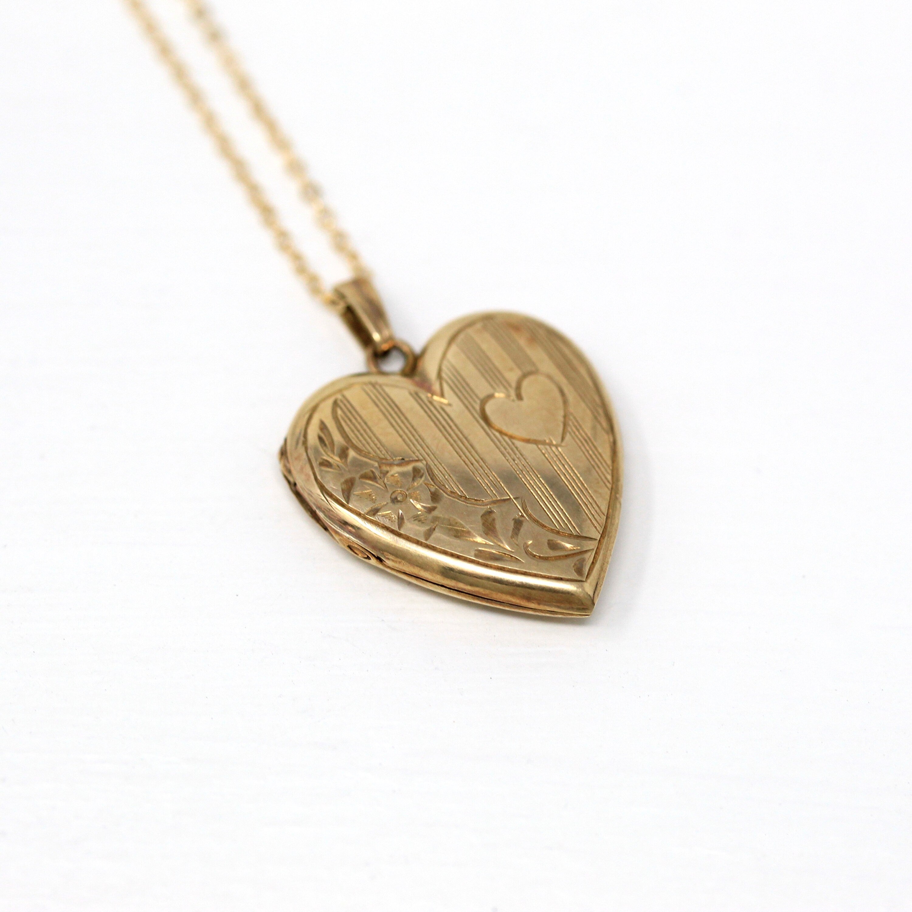 Vintage Heart Locket - Retro 10k Yellow Gold Pinstripe Flower Design Pendant Necklace - Circa 1940s Era Fine Keepsake Photograph 40s Jewelry