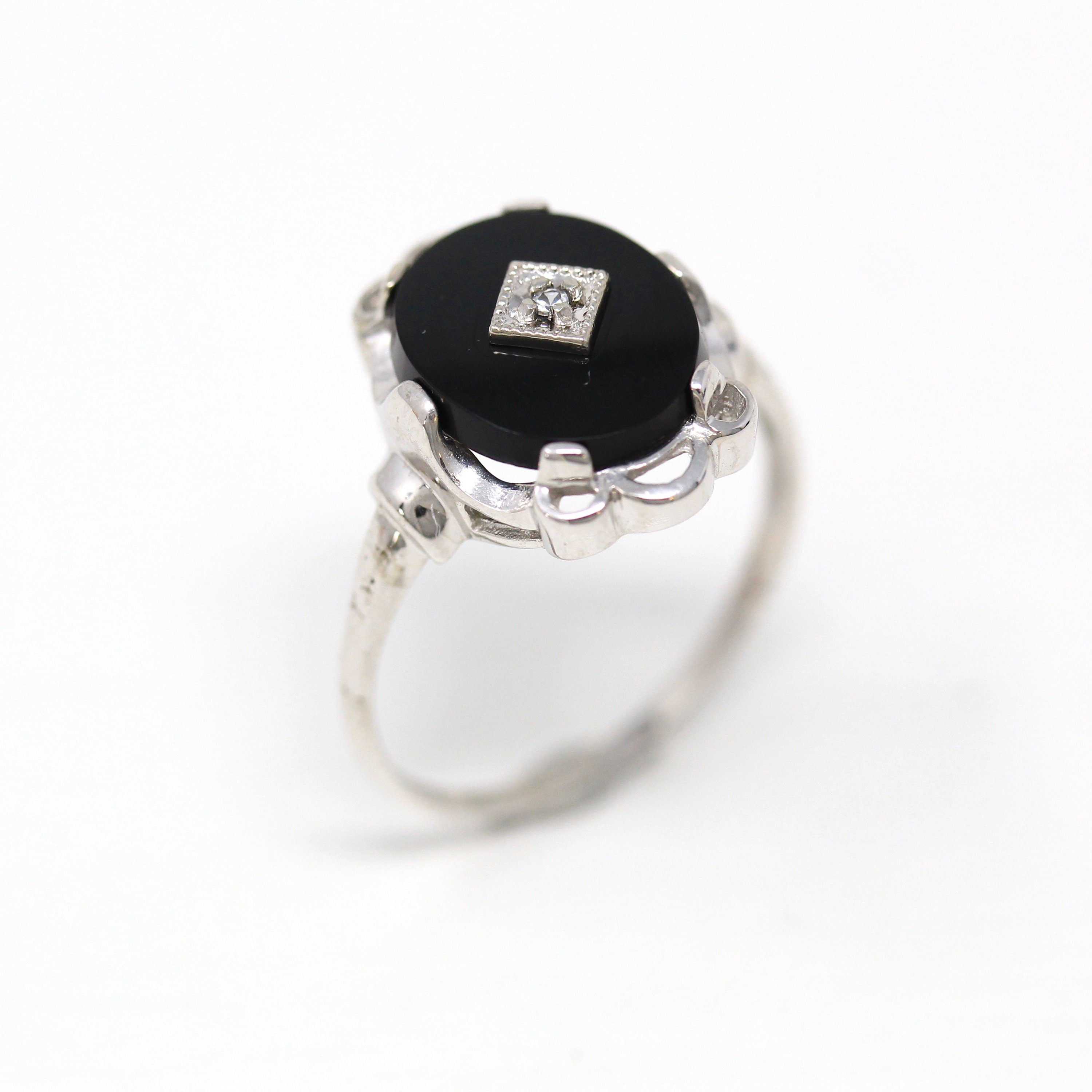 Vintage Onyx Ring - Mid Century Era 10k White Gold Genuine Black Oval Gemstone - Circa 1950s Size 7 1/4 Scalloped Design Fine 50s Jewelry