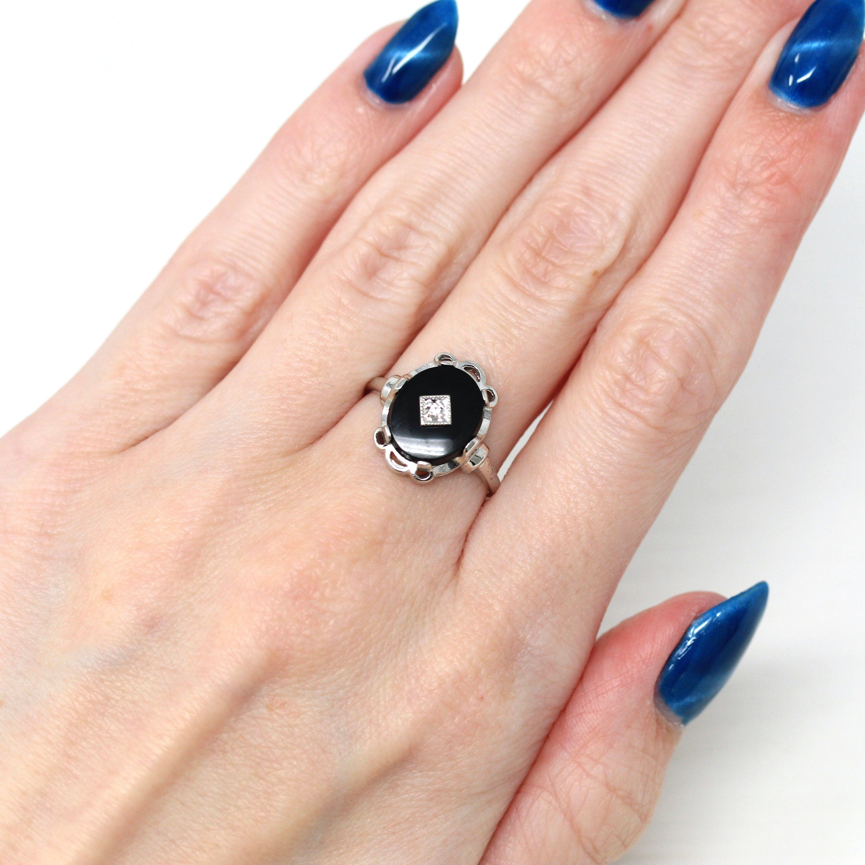 Vintage Onyx Ring - Mid Century Era 10k White Gold Genuine Black Oval Gemstone - Circa 1950s Size 7 1/4 Scalloped Design Fine 50s Jewelry