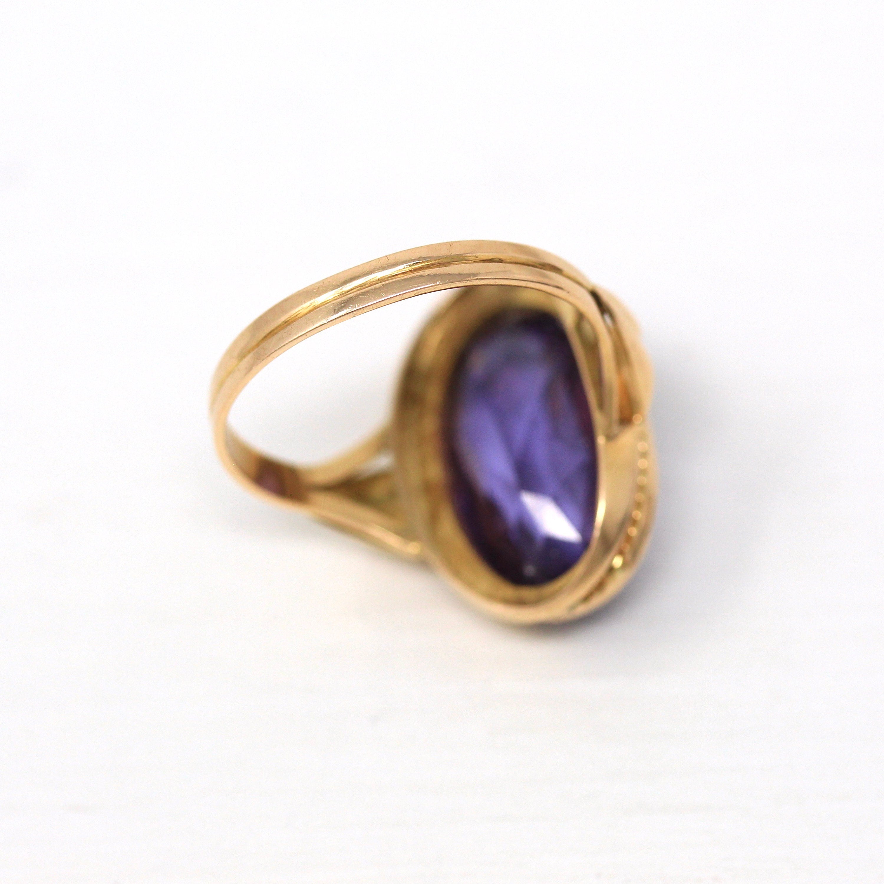 Created Color Change Sapphire Ring - Retro Era 14k Yellow Gold Purple Pink 14.3 CT Stone - Circa 1960s Era Size 10 Fine Statement Jewelry