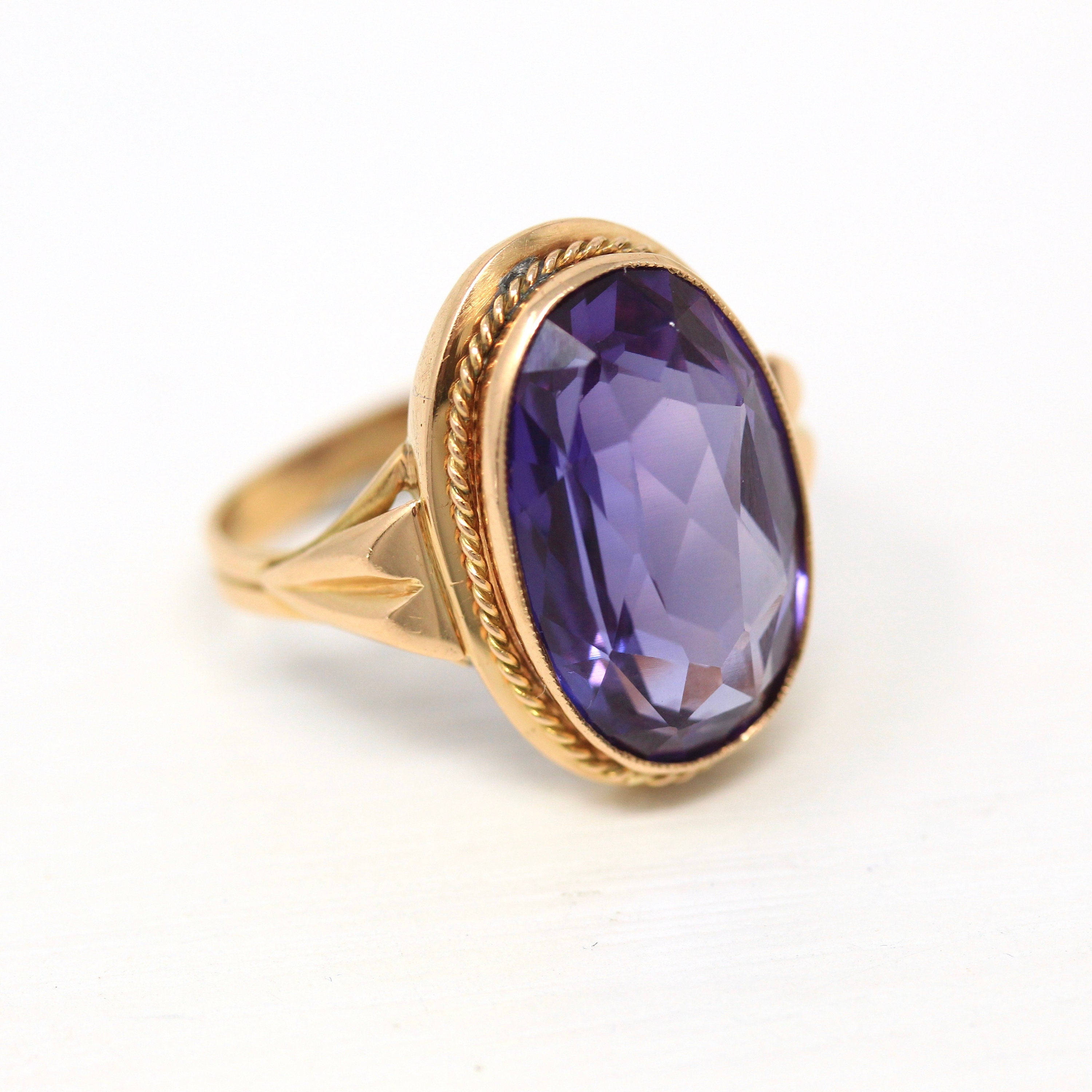 Created Color Change Sapphire Ring - Retro Era 14k Yellow Gold Purple Pink 14.3 CT Stone - Circa 1960s Era Size 10 Fine Statement Jewelry