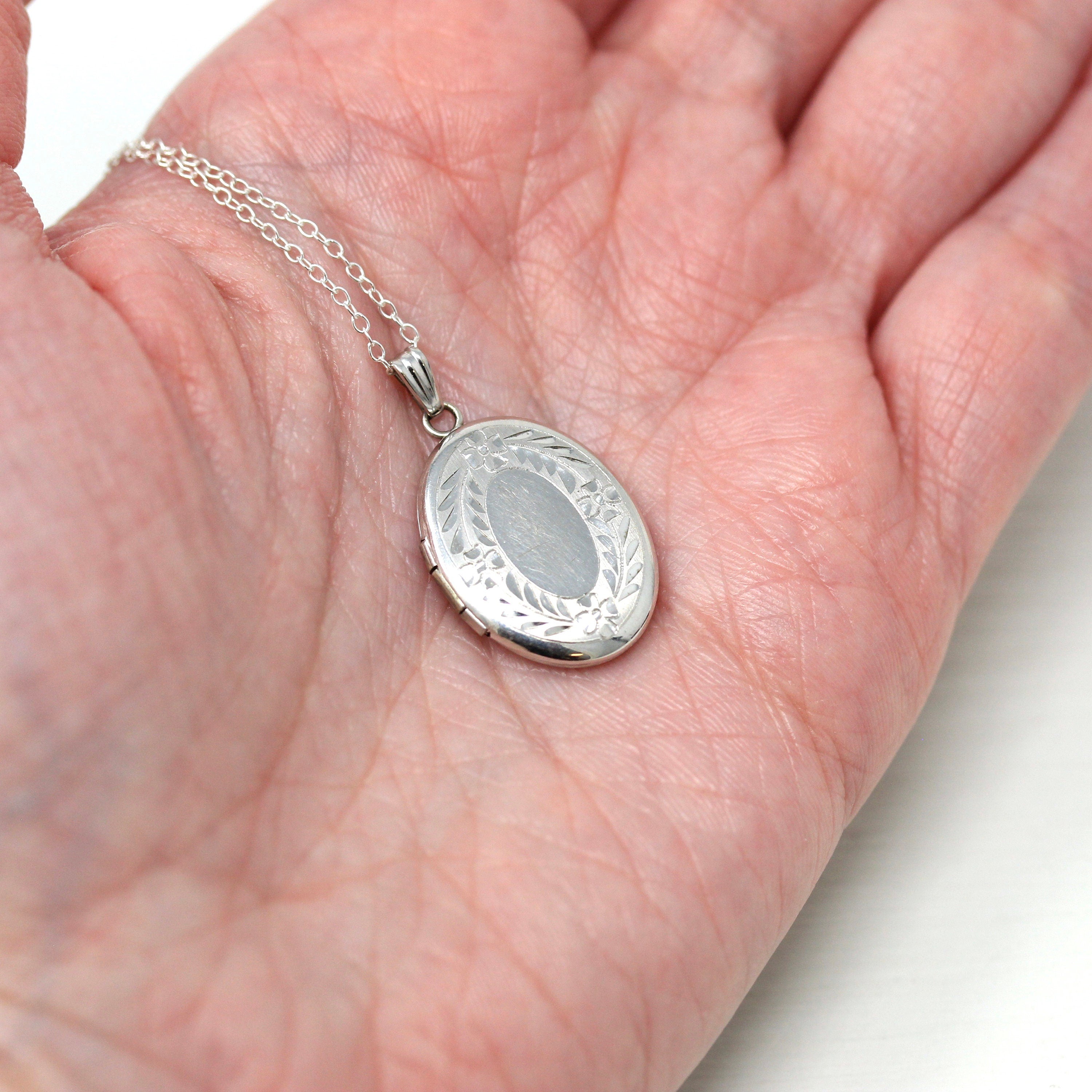 Sale Estate Photo Locket Modern 14k White Gold Pendant Flowers Leaf Necklace Modern Circa 2000 s Era Oval Keepsake Photograph Jewelry