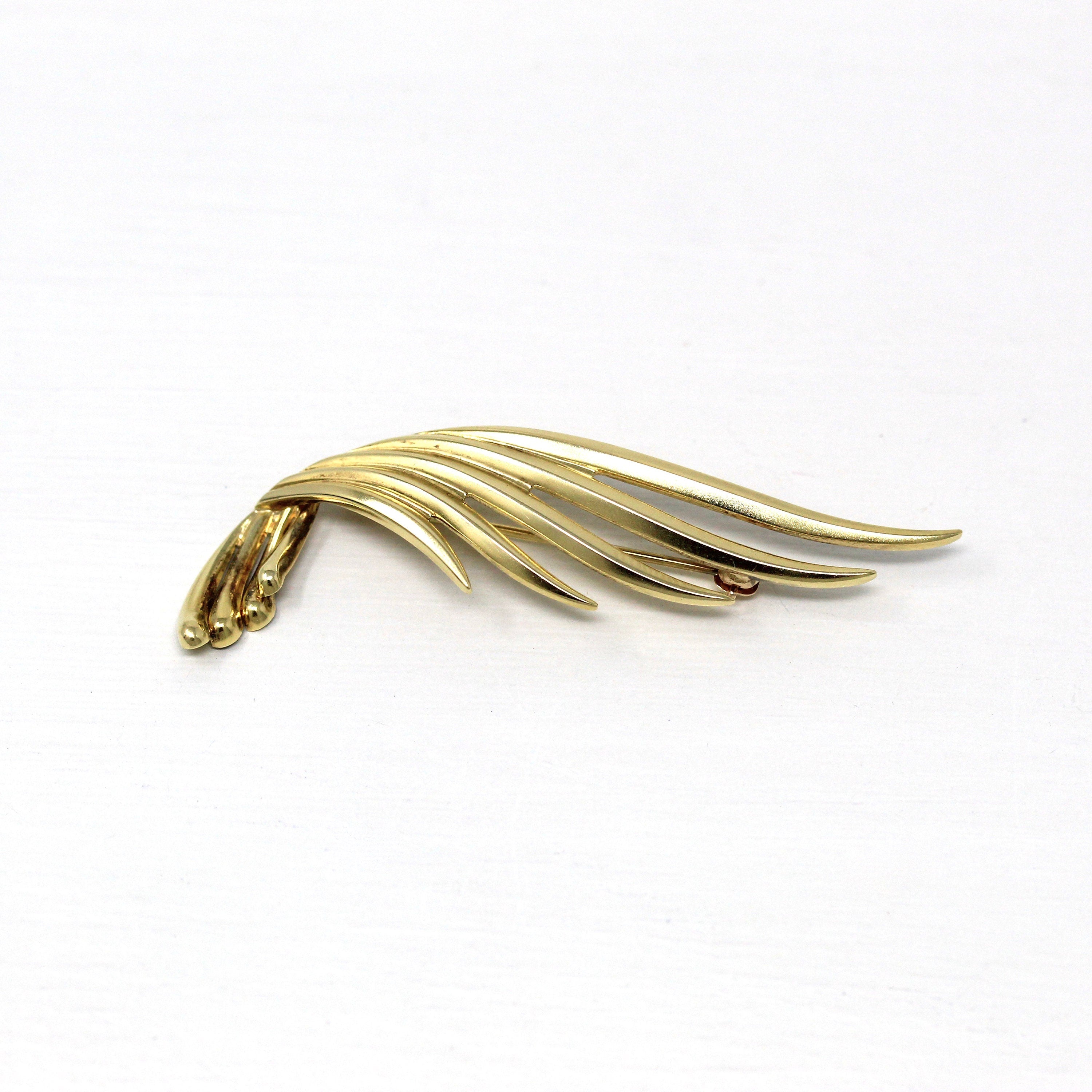 Estate Art offers Deco Vintage Gold Tone Brooch