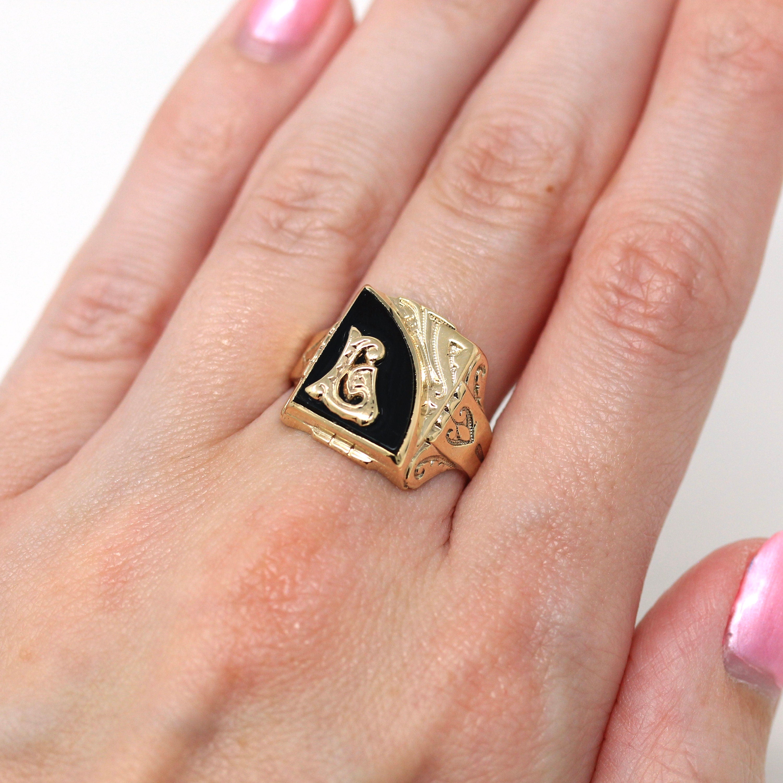 Letter "L" Ring - Retro 10k Yellow Gold Genuine Onyx Old English Initial - Vintage Circa 1940s Era Size 7 1/4 Statement Fine 40s Jewelry