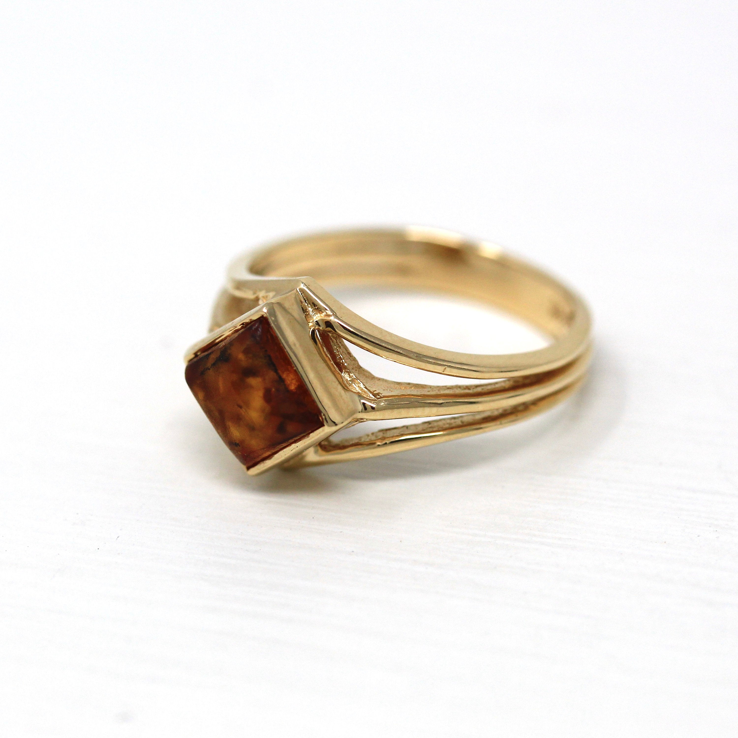 Gold Copal Ring - Estate 14k Yellow Gold Cabochon Fossilized Tree Resin - Modern Circa 2000s Era Size 5 3/4 Statement Jewelry