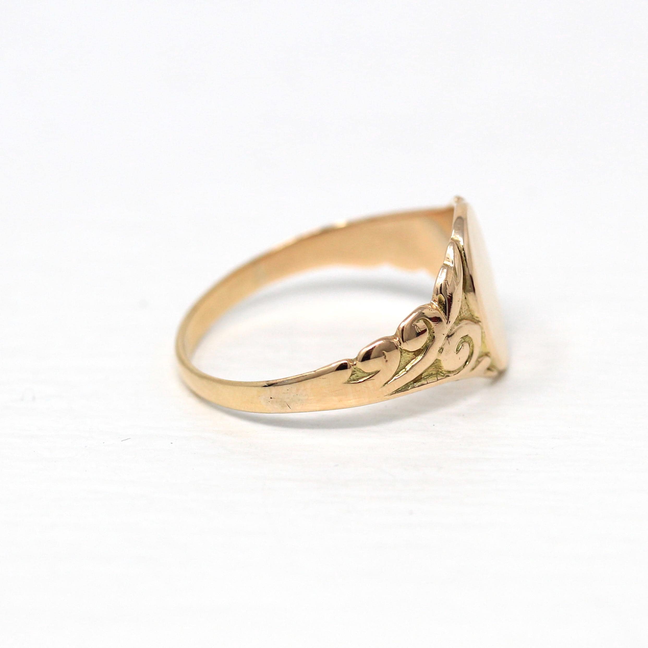 Antique signet ring womens online