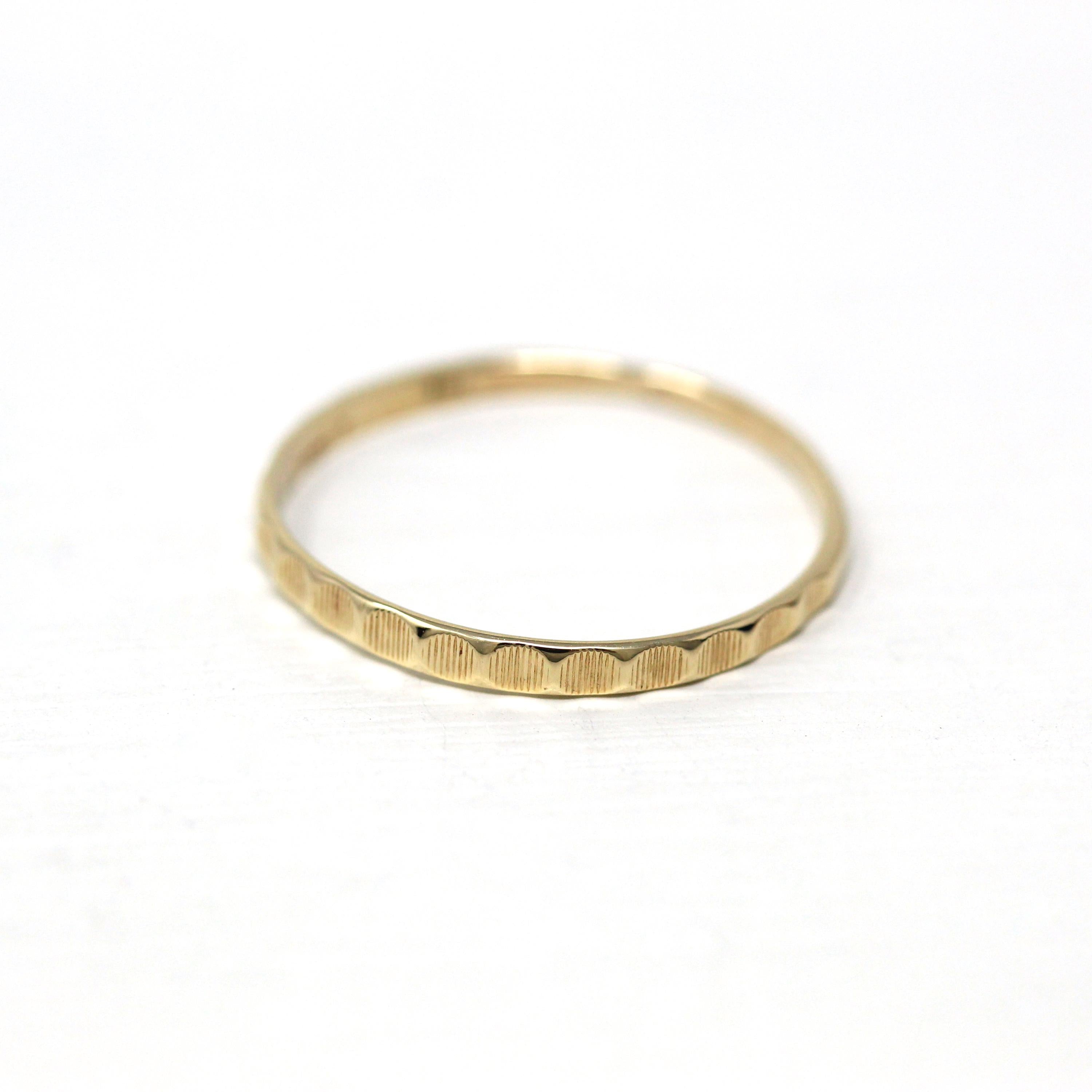 Modern Wedding Band - Estate 14k Yellow Gold Circular Minimalist Stacking Ring - Circa 2000's Era Size 9 1/4 Classic Unisex Fine Jewelry