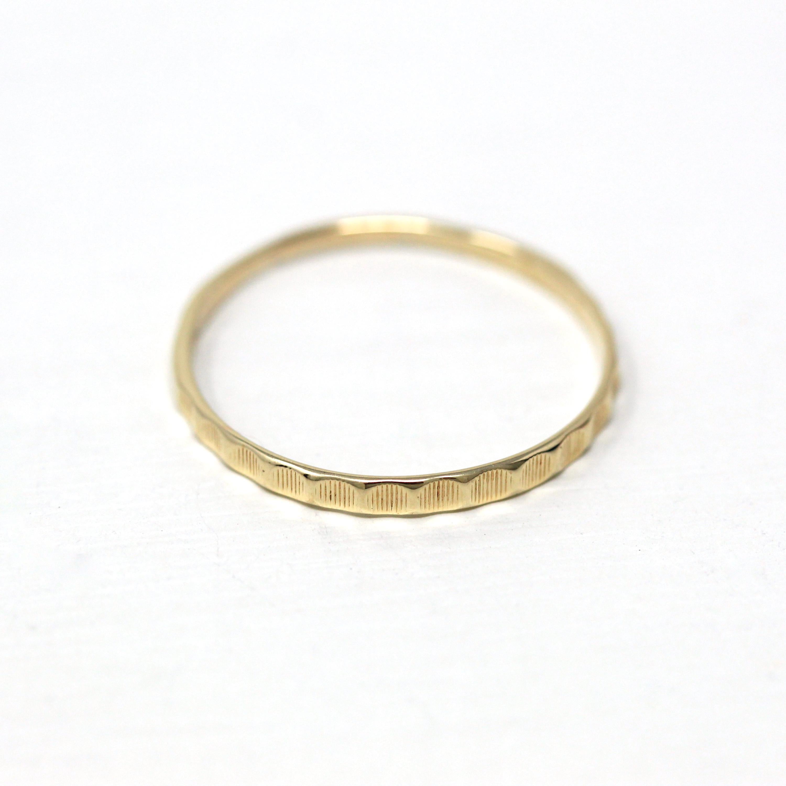 Modern Wedding Band - Estate 14k Yellow Gold Circular Minimalist Stacking Ring - Circa 2000's Era Size 9 1/4 Classic Unisex Fine Jewelry