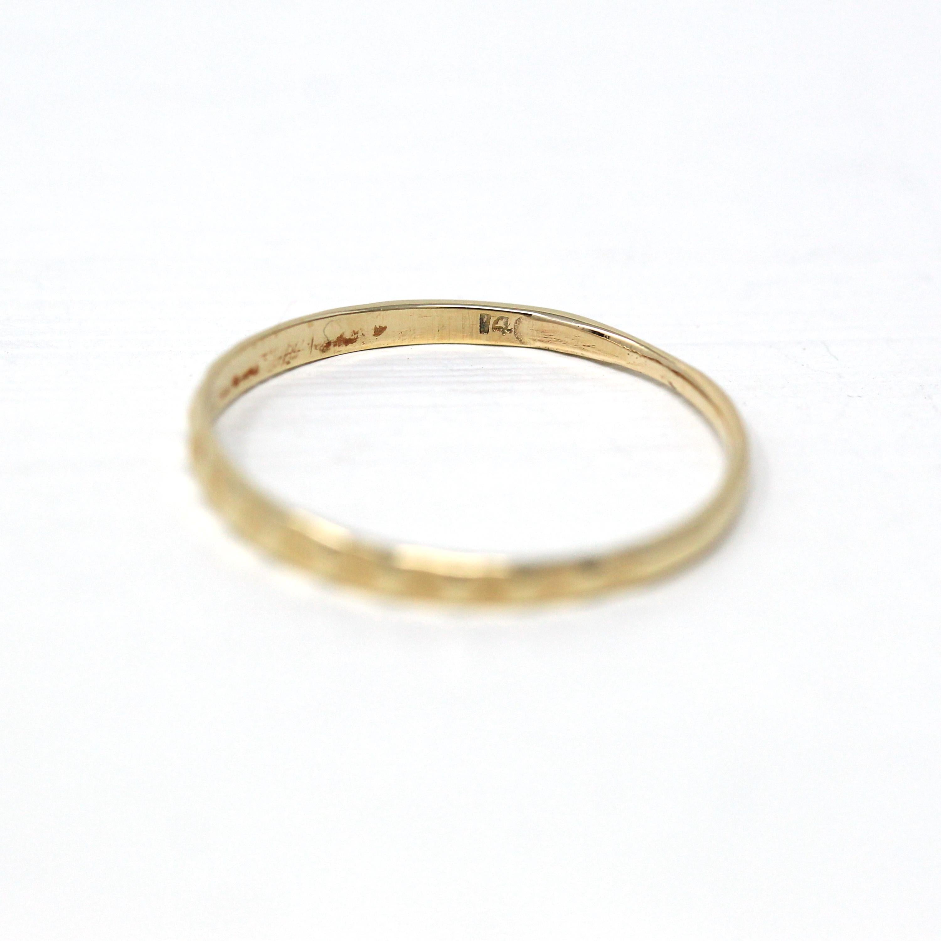 Modern Wedding Band - Estate 14k Yellow Gold Circular Minimalist Stacking Ring - Circa 2000's Era Size 9 1/4 Classic Unisex Fine Jewelry