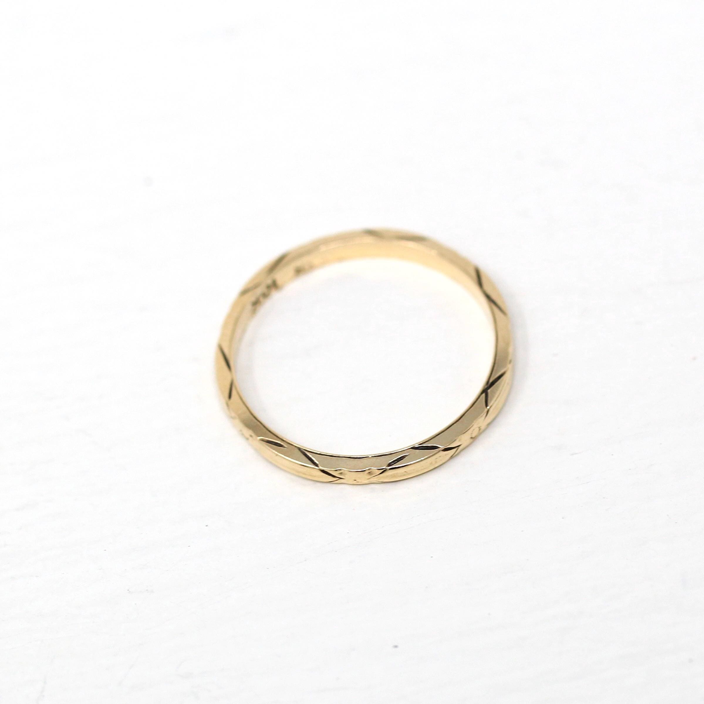 Vintage Wedding Band - 10k Yellow Gold Geometric Flower Ring - 1940s Art Deco Size 5 1/4 Eternity Floral Bridal Engraved Fine Jewelry