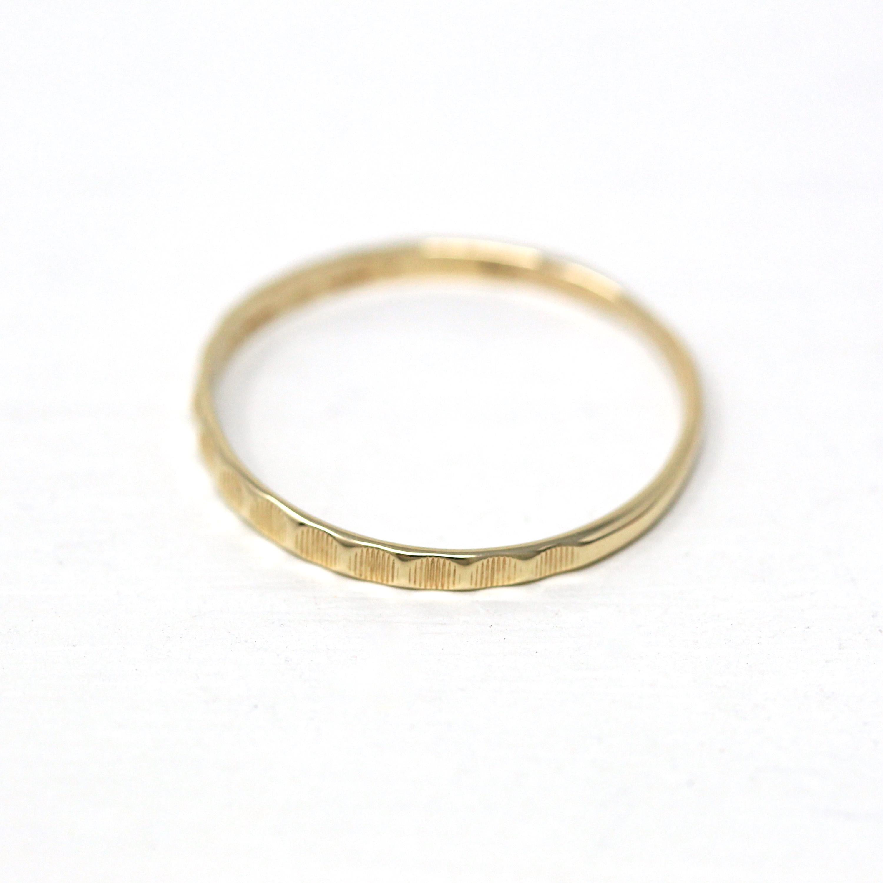 Modern Wedding Band - Estate 14k Yellow Gold Circular Minimalist Stacking Ring - Circa 2000's Era Size 9 1/4 Classic Unisex Fine Jewelry