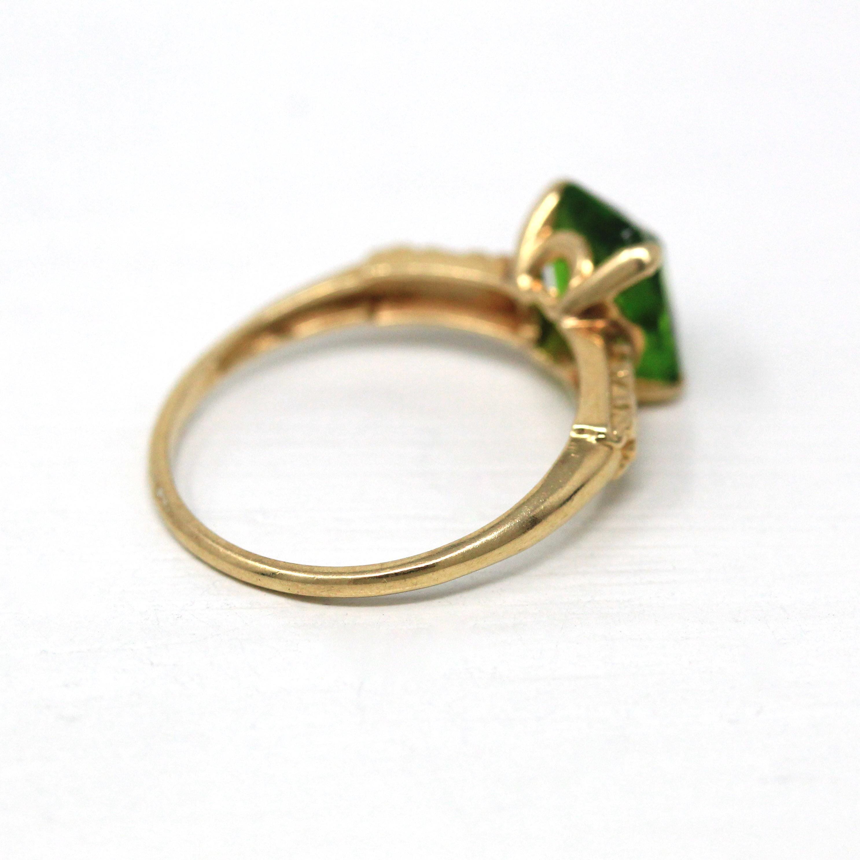 Vintage Flower Ring - Retro 10k Yellow Gold Square Cut Faceted Green Glass Stone - Vintage Circa 1960s Size 4 1/4 New Old Stock 60s Jewelry