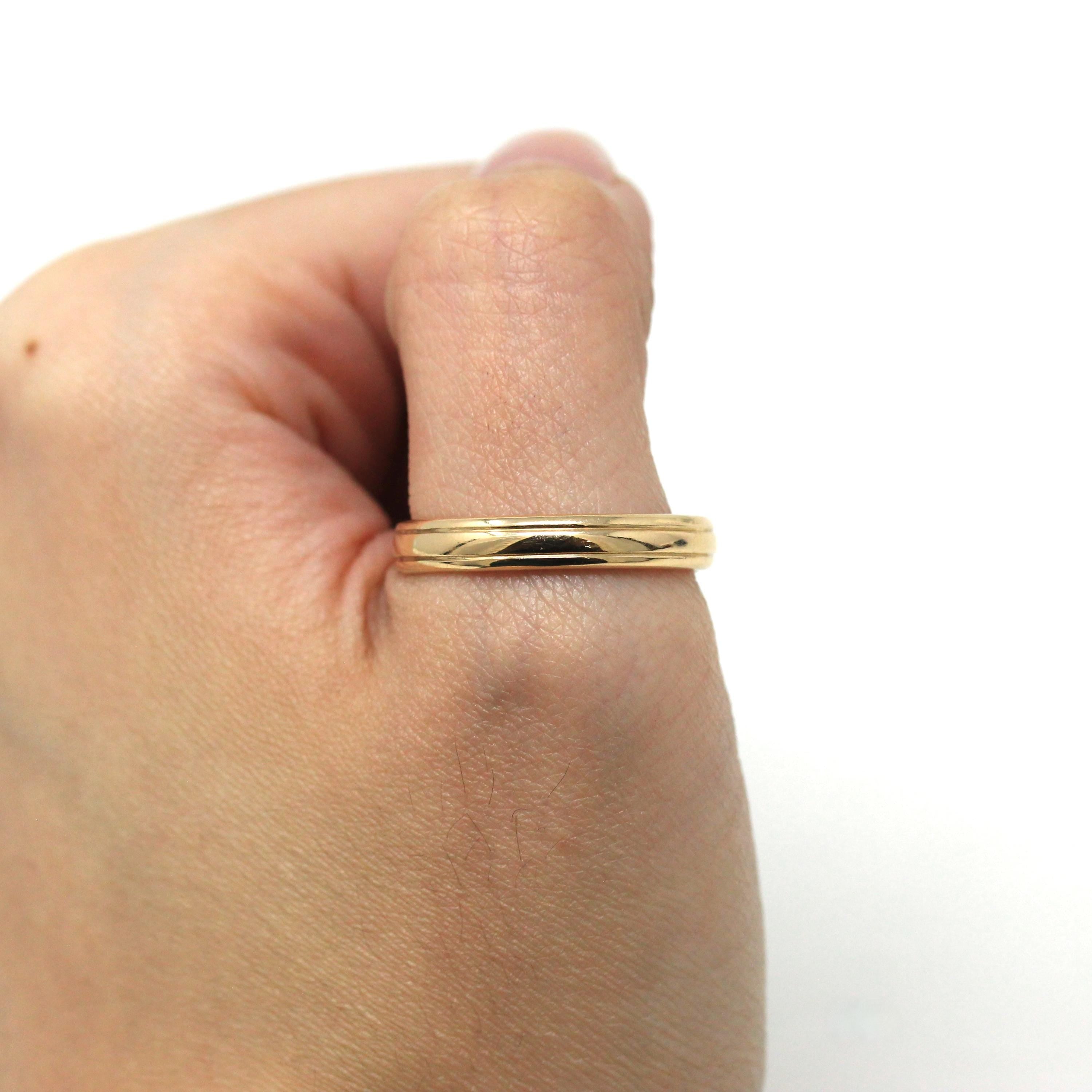 Dated 1945 Band - Retro Era 14k Yellow Gold Grooved Detail Ring - Circa 1940s Size 9 3/4 Minimalist Bridal Stackable Unisex 40s Fine Jewelry