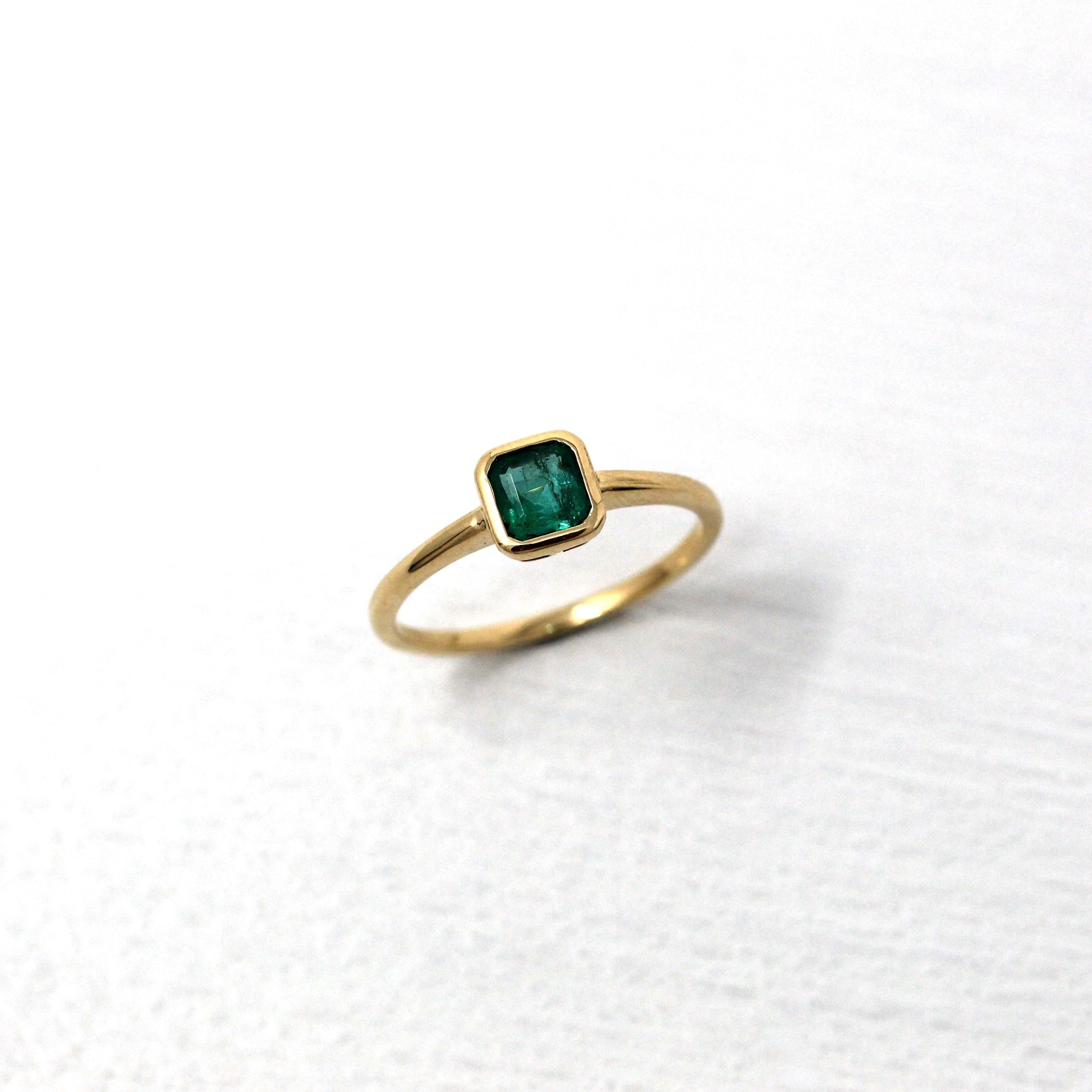 Genuine Emerald Ring - Estate 18k Yellow Gold Square Cut .42 ct Solitaire Green Stone - Modern Circa 2000's Size 6.5 May Birthstone Jewelry