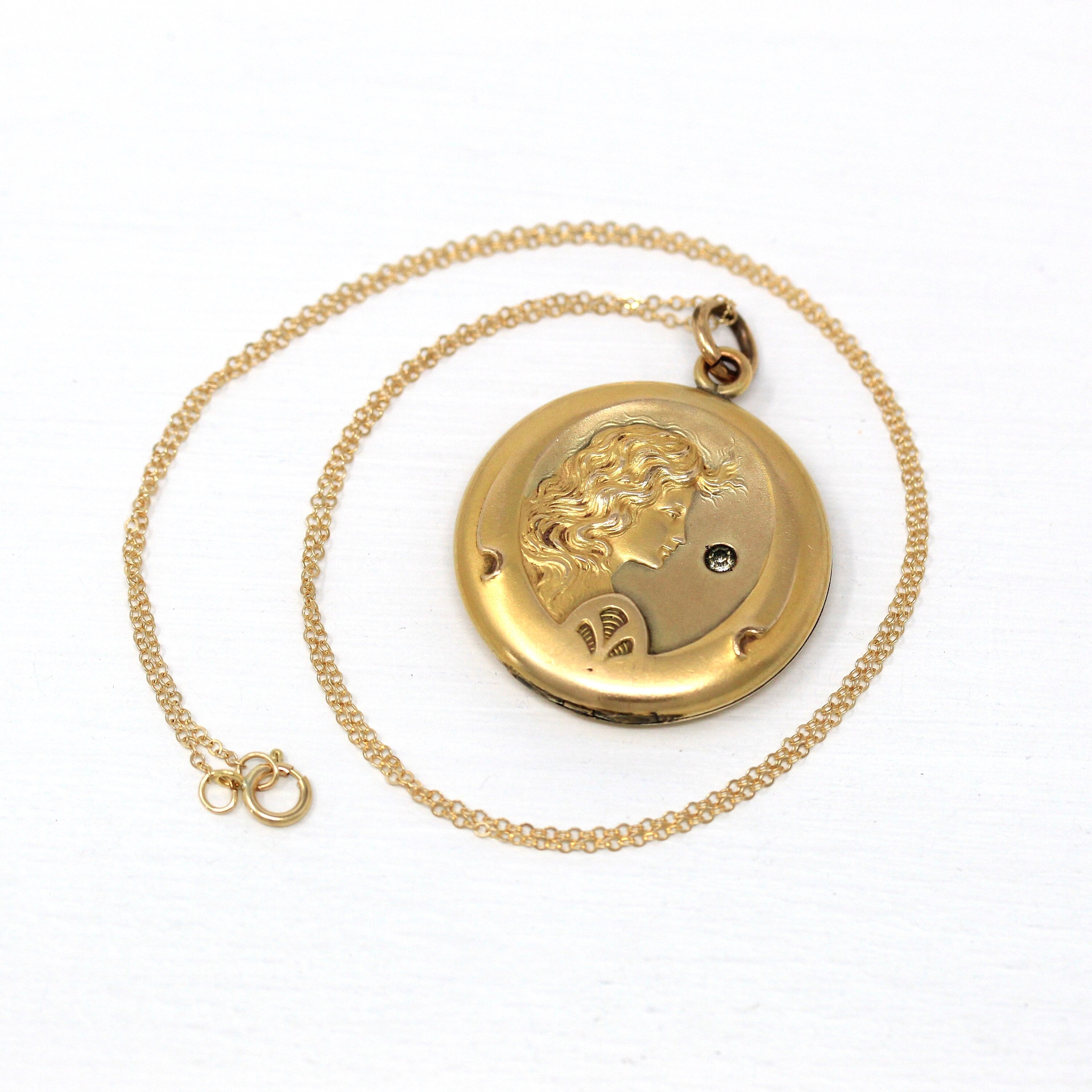 Gold Locket Necklaces For Women Engraved With Photos | LOVELOX Lockets